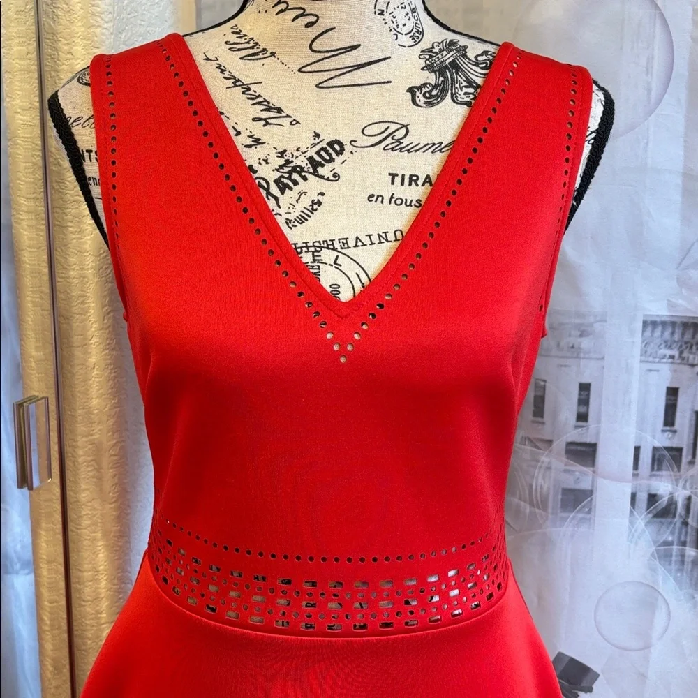 Guess Red V-Neck Sleeveless Dress - Picture 3 of 11